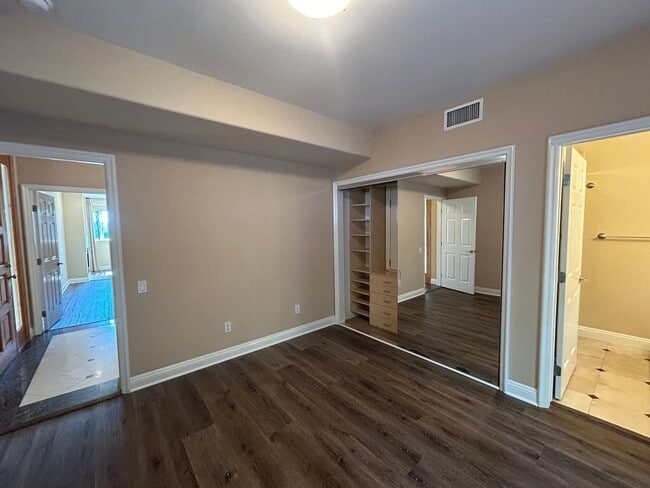 Building Photo - Amazing 3 story free standing contemporary house with terrific ocean views in Playa Del Rey