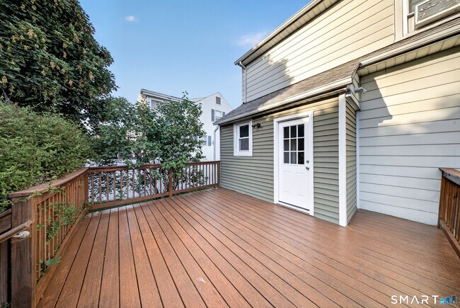 Building Photo - 30 Noble St