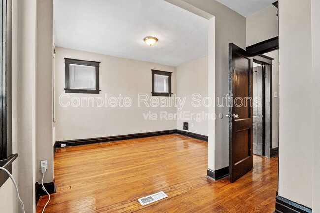 Building Photo - 3001 S Compton Ave