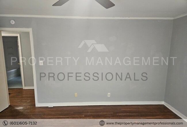 Building Photo - 2871 Fairhill Dr