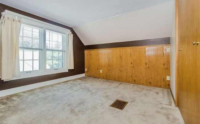 Building Photo - 3 Bedroom/1.5 Bathroom House - Available August 1st, 2025!