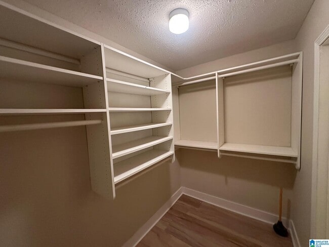 Building Photo - 412 Skyview Dr