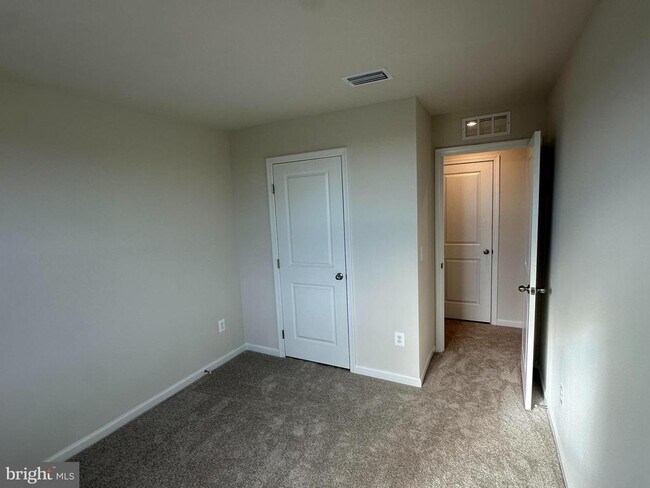 Building Photo - 2709 Apricot Dr