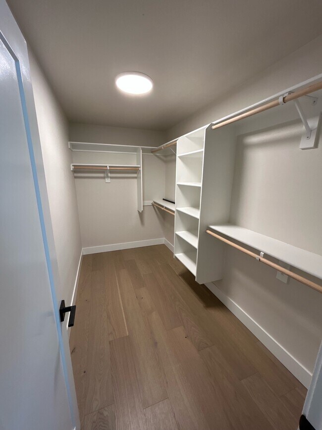 Building Photo - 20211 Glen Vista Rd