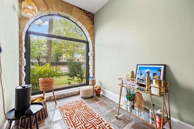 Building Photo - 1116 Poplar Ave