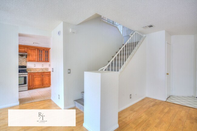 Building Photo - Freshly painted and featuring brand new 2nd-floor flooring 3 Bedrooms, 2.5 Bathroom in Baldwin Park