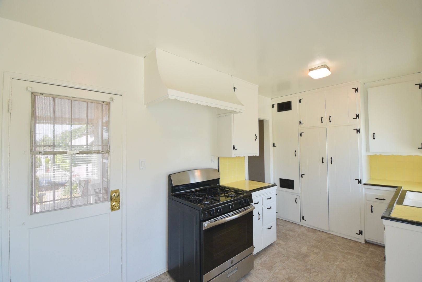 Building Photo - 5716 Kester Ave