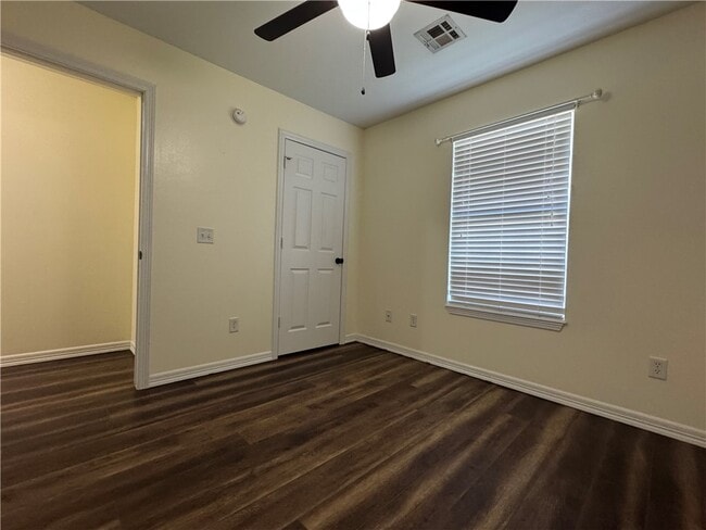 Building Photo - 910 NW A St