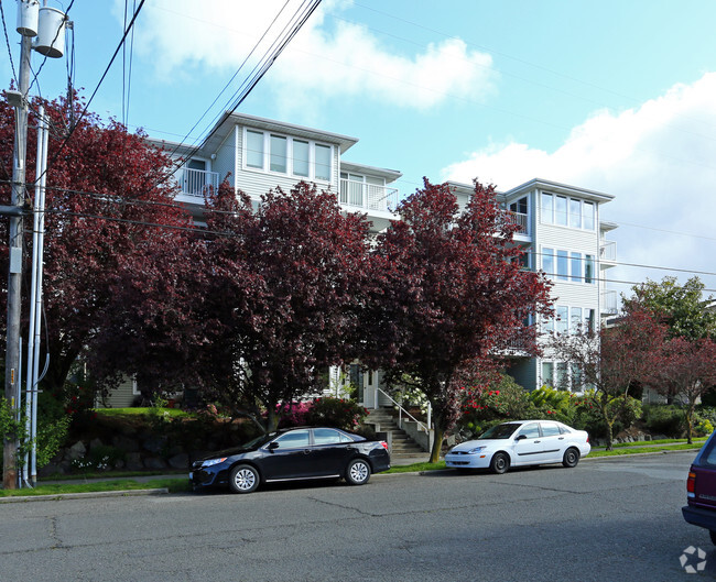 Building Photo - Courtyard Apartments