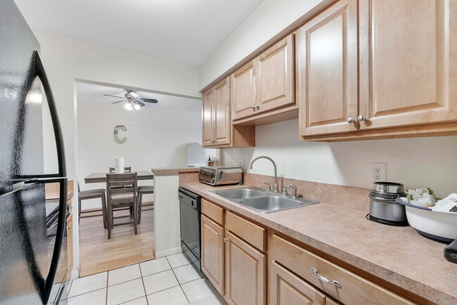 Building Photo - 125 Shore Ct