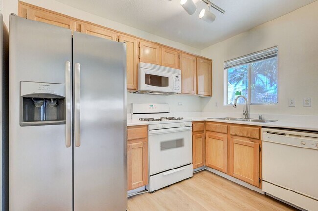 Building Photo - 4555 E Sahara Ave