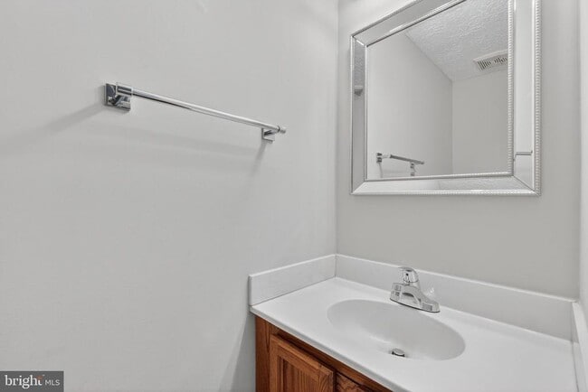 Building Photo - 8813 Francesca Dr