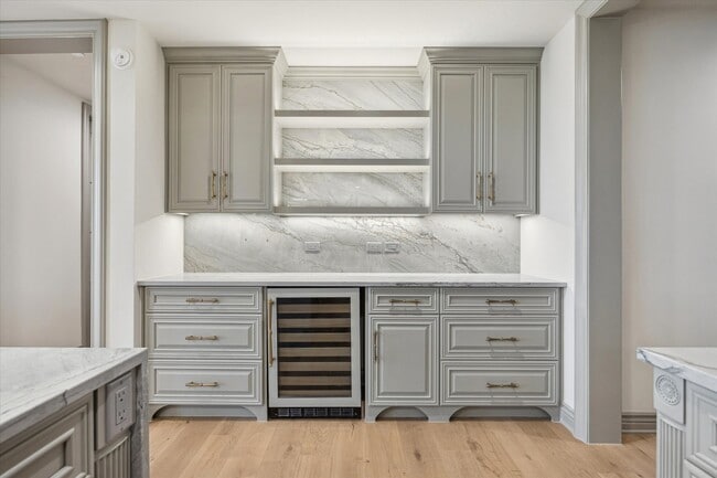 Building Photo - 1717 Bissonnet St