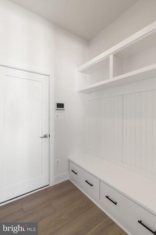 Building Photo - 853 N Manchester St