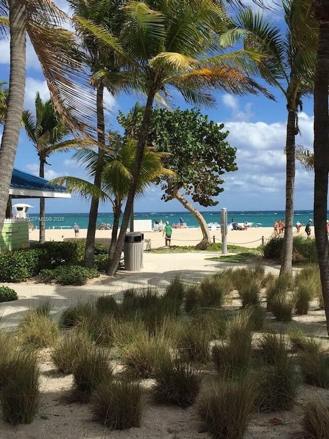 Building Photo - 400 N Riverside Dr