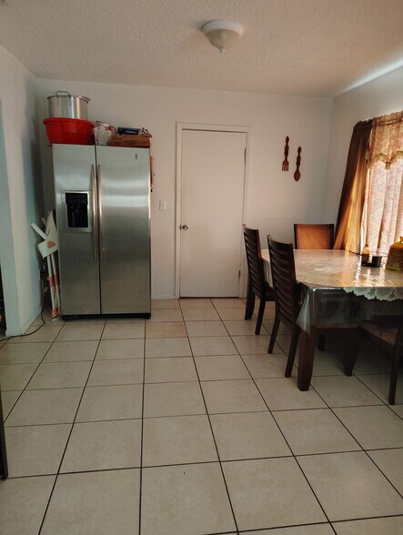 Building Photo - 1108 Carefree Cove Dr