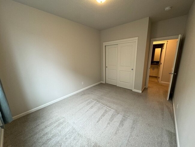 Building Photo - Charming 3-Bedroom Home