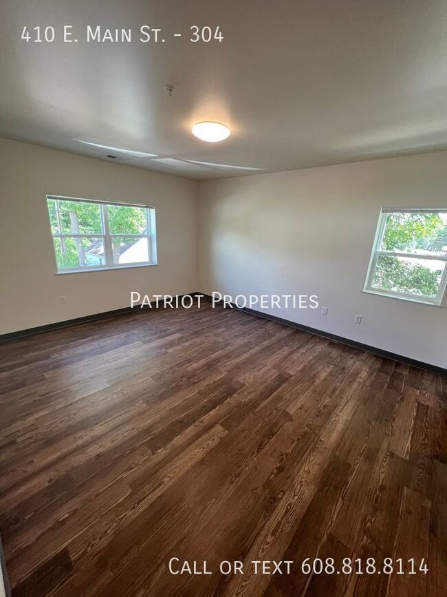 Building Photo - 1 bedroom/ 1.5 bath +den in Sun Prairie, WI