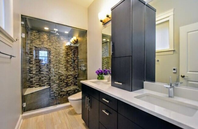 Building Photo - 1124 W Wrightwood Ave