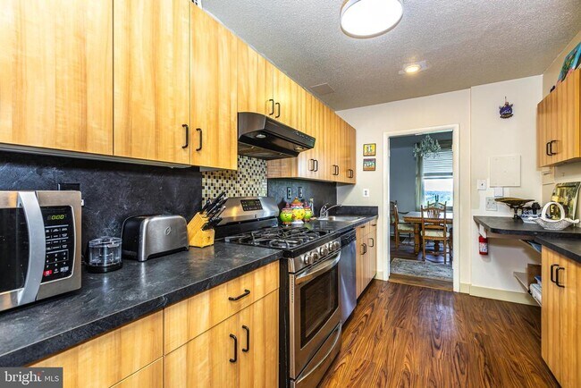 Building Photo - 4401 Roland Ave