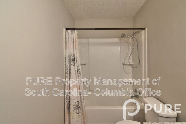 Building Photo - 2915 Chatsworth Rd