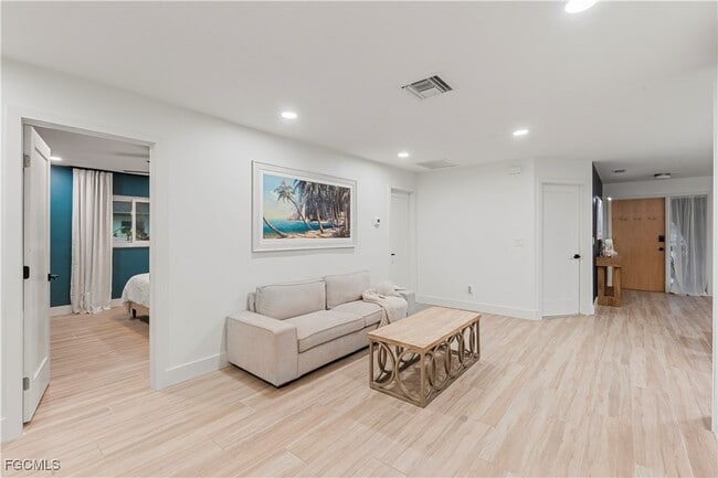 Building Photo - 2412 La Salle Ave