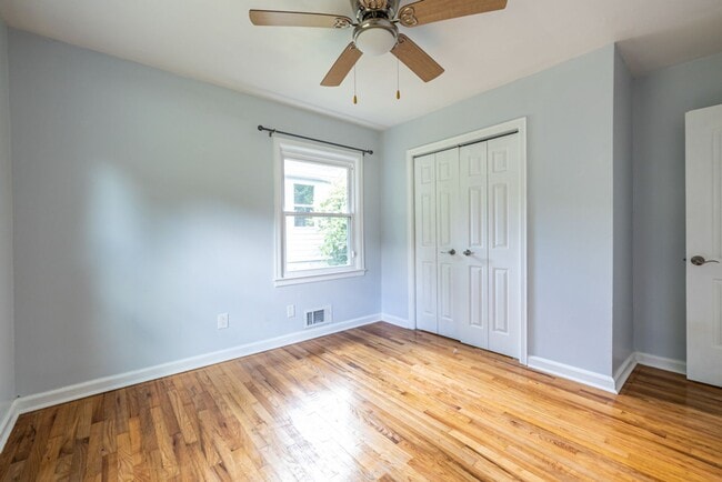 Building Photo - Spacious 4-Bedroom Ranch Home in Belvedere...