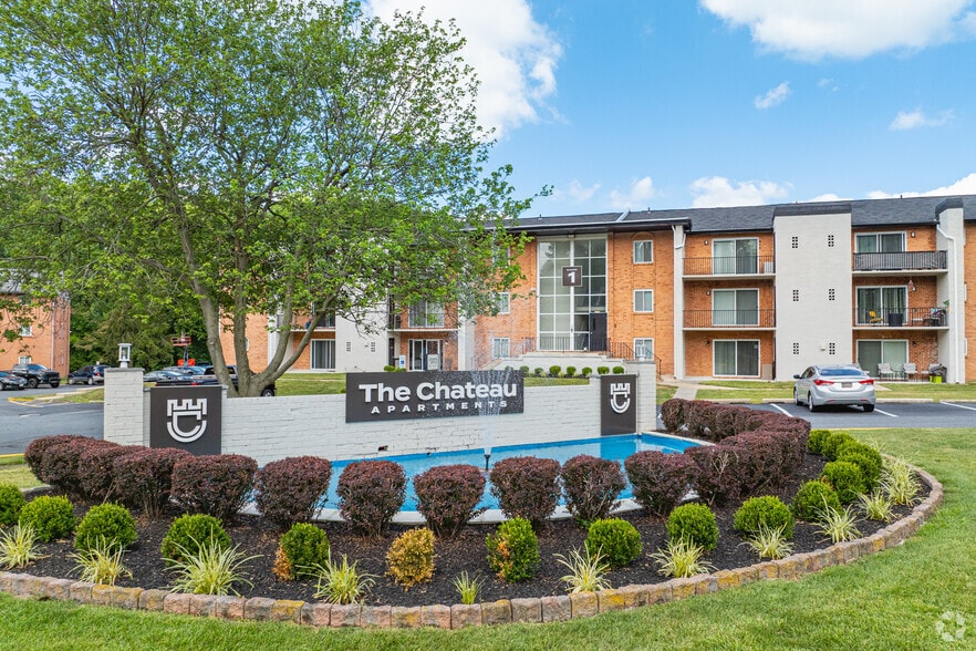 Building Photo - Chateau Apartments