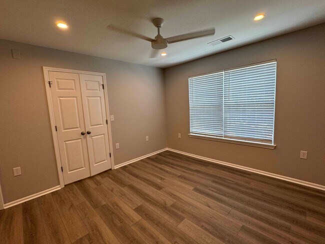 Building Photo - Beautifully Updated 1st Floor One Bedroom Condo at The Reserve at Woodbridge-Near Shopping & Medi...
