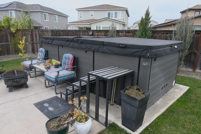 Building Photo - 10060 Carinata Dr