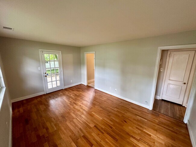 Building Photo - Charming Cottage situated on a nice lot in...