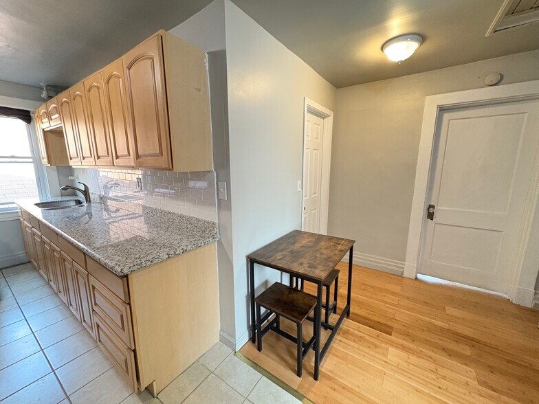 Building Photo - 5847 Nicholson St