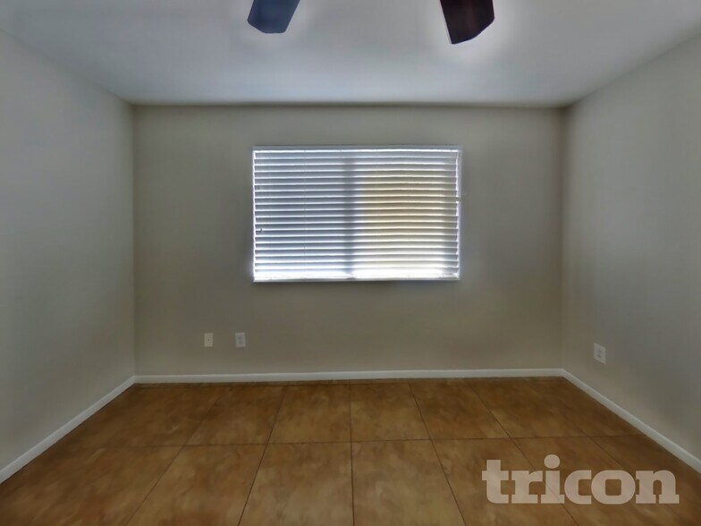 Building Photo - 1005 S Solomon