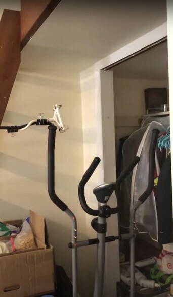 Building Photo - 16 Aberdeen St