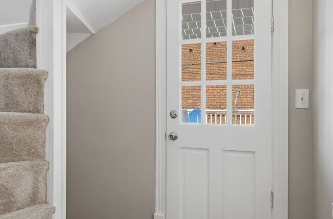 Building Photo - 420-A S Regester St