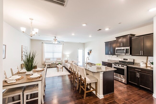 Building Photo - 342 Manor Row