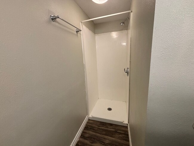 Building Photo - Lovely 2 Bedroom 2 Bath Duplex