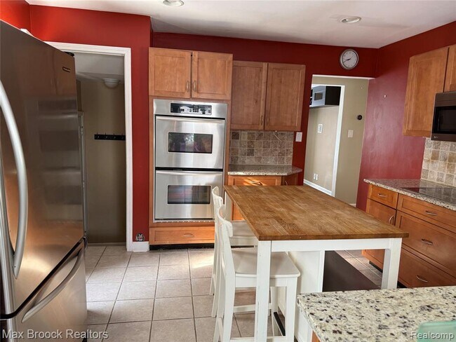 Building Photo - 3602 Elmhurst Ave