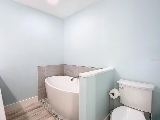 Building Photo - 2309 Saxon Dr