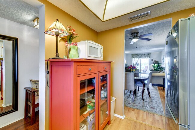 Building Photo - 3817 Lake Bayshore Dr