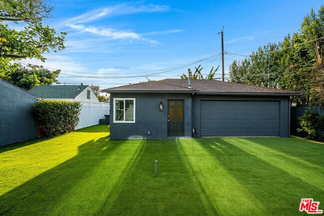 Building Photo - 749 N Niagara St