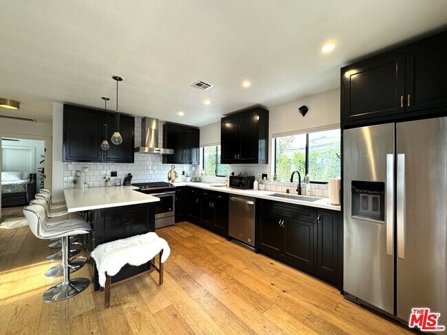 Building Photo - 2241 1/2 Harwood St