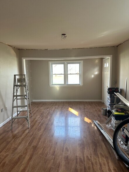 Building Photo - 297 Lincoln Blvd