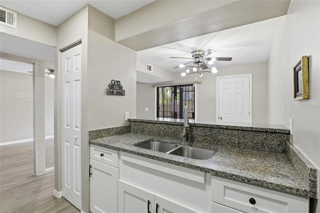 Building Photo - 207 SW 6th Ave