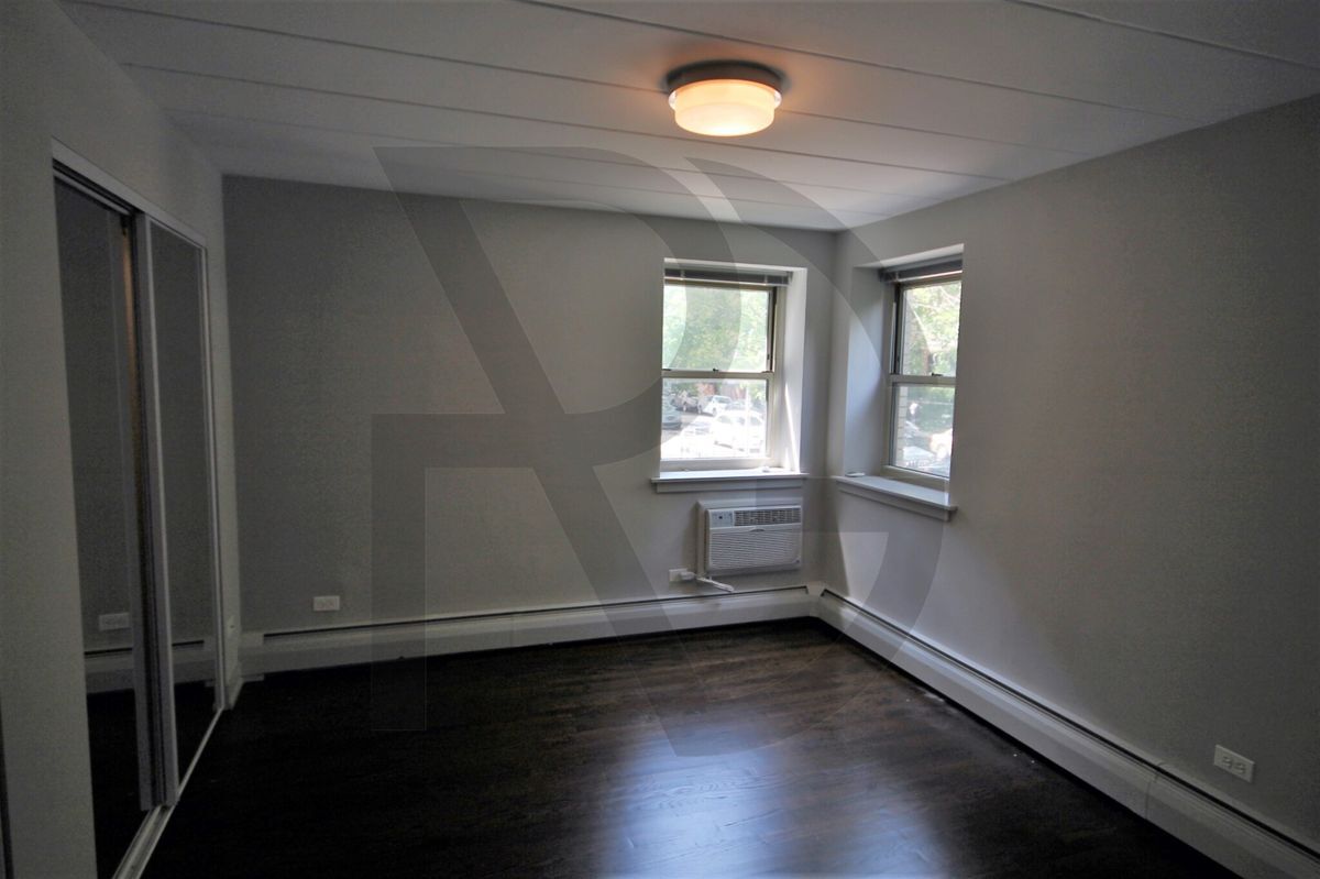 Building Photo - 6119 N Kenmore Ave