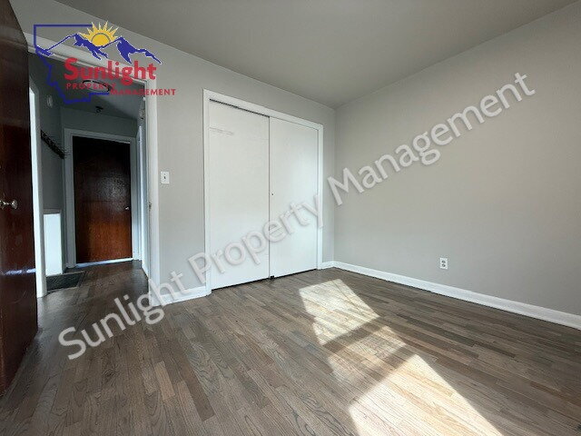 Building Photo - 2 Bed 1 Bath Apartment