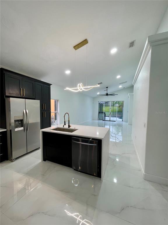 Building Photo - 207 Vizcay Way