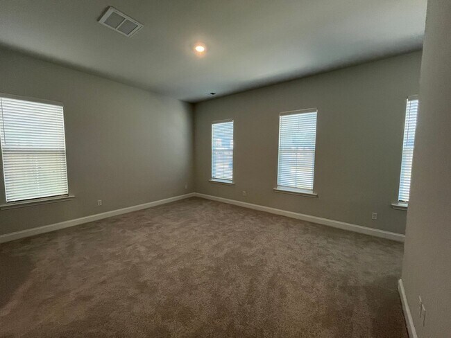 Building Photo - Stunning 4 Bedroom 4.5 Bath Home In Summer's Corner~