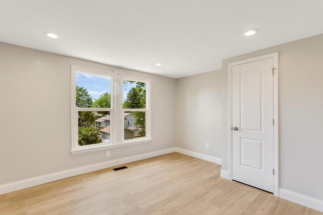 Building Photo - 5404 Nagel Ave