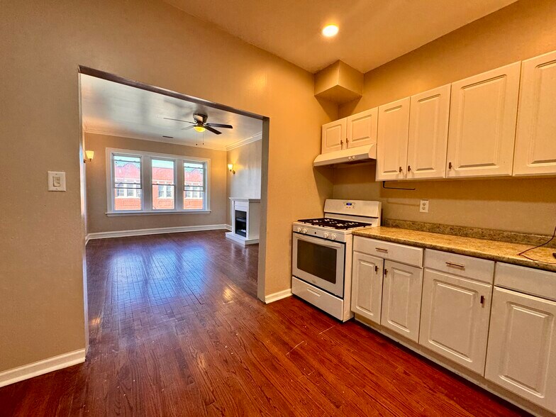 Building Photo - 2833 W 66th St